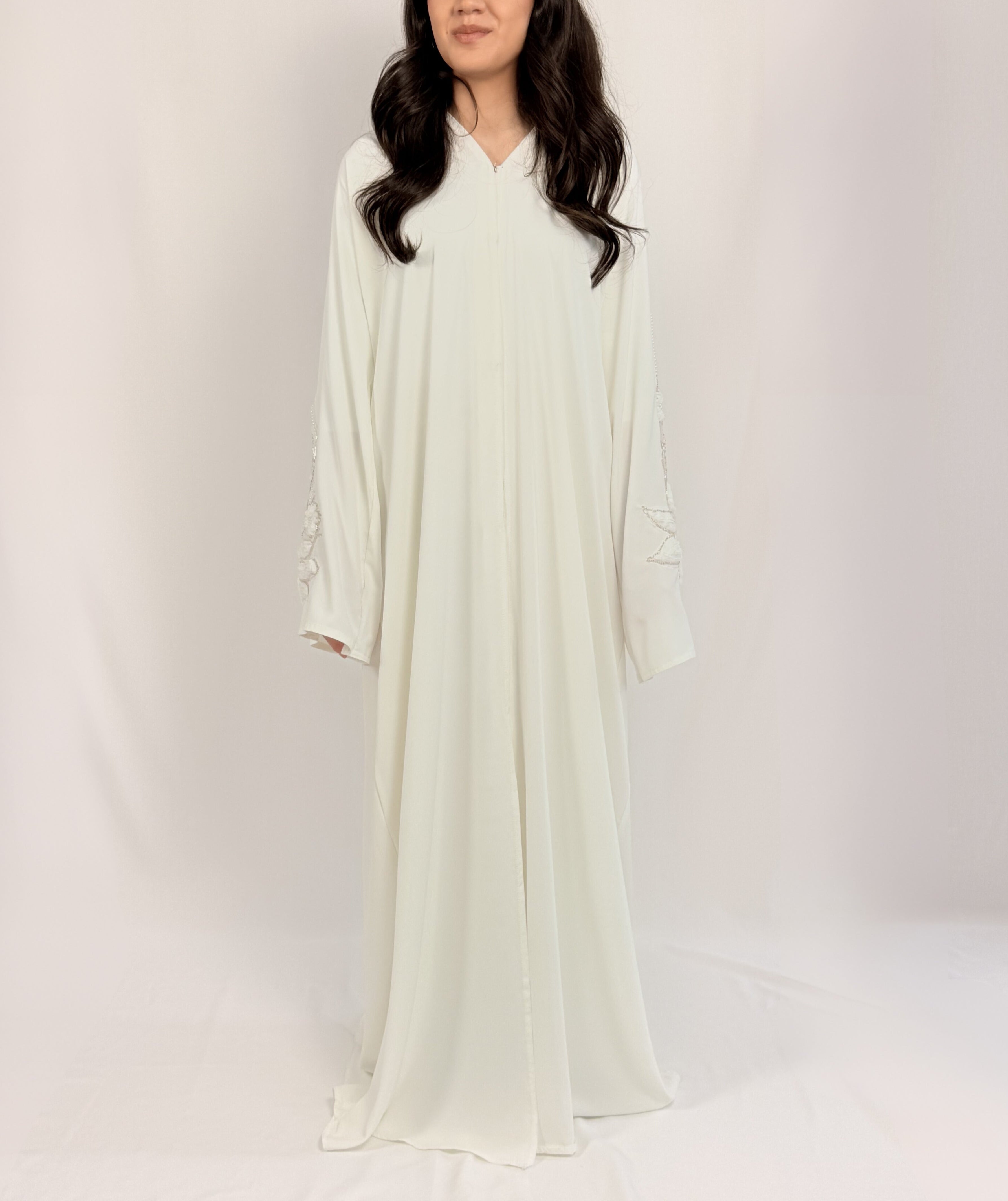 Abaya Fleur d'Ivoire longue coupe fluide coloris ivoire style minimaliste élégant