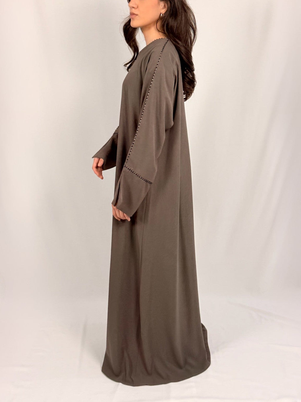 Samara Essentiel Taupe Abaya tenue élégante minimaliste