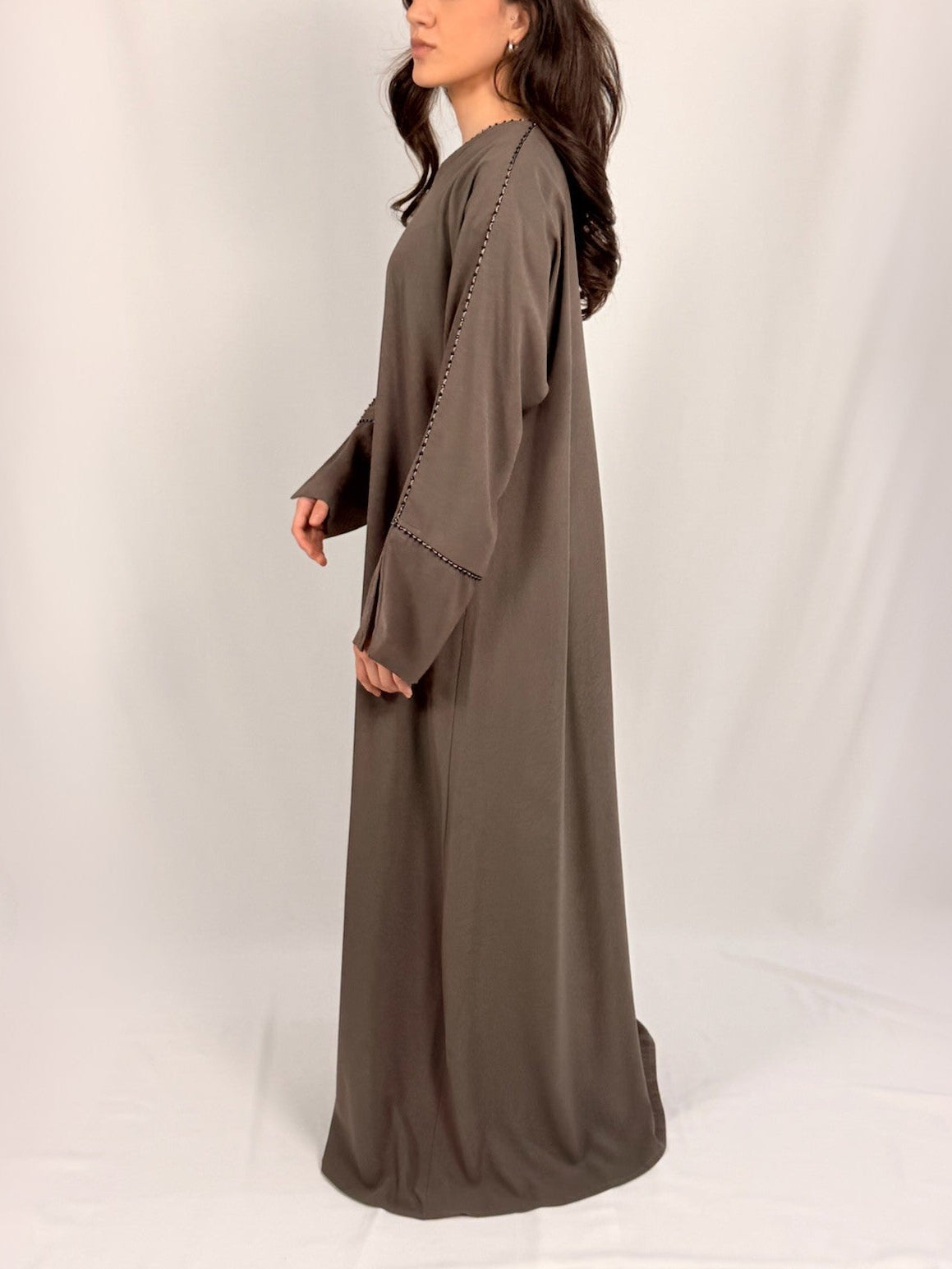 Samara Essentiel Taupe Abaya tenue élégante minimaliste