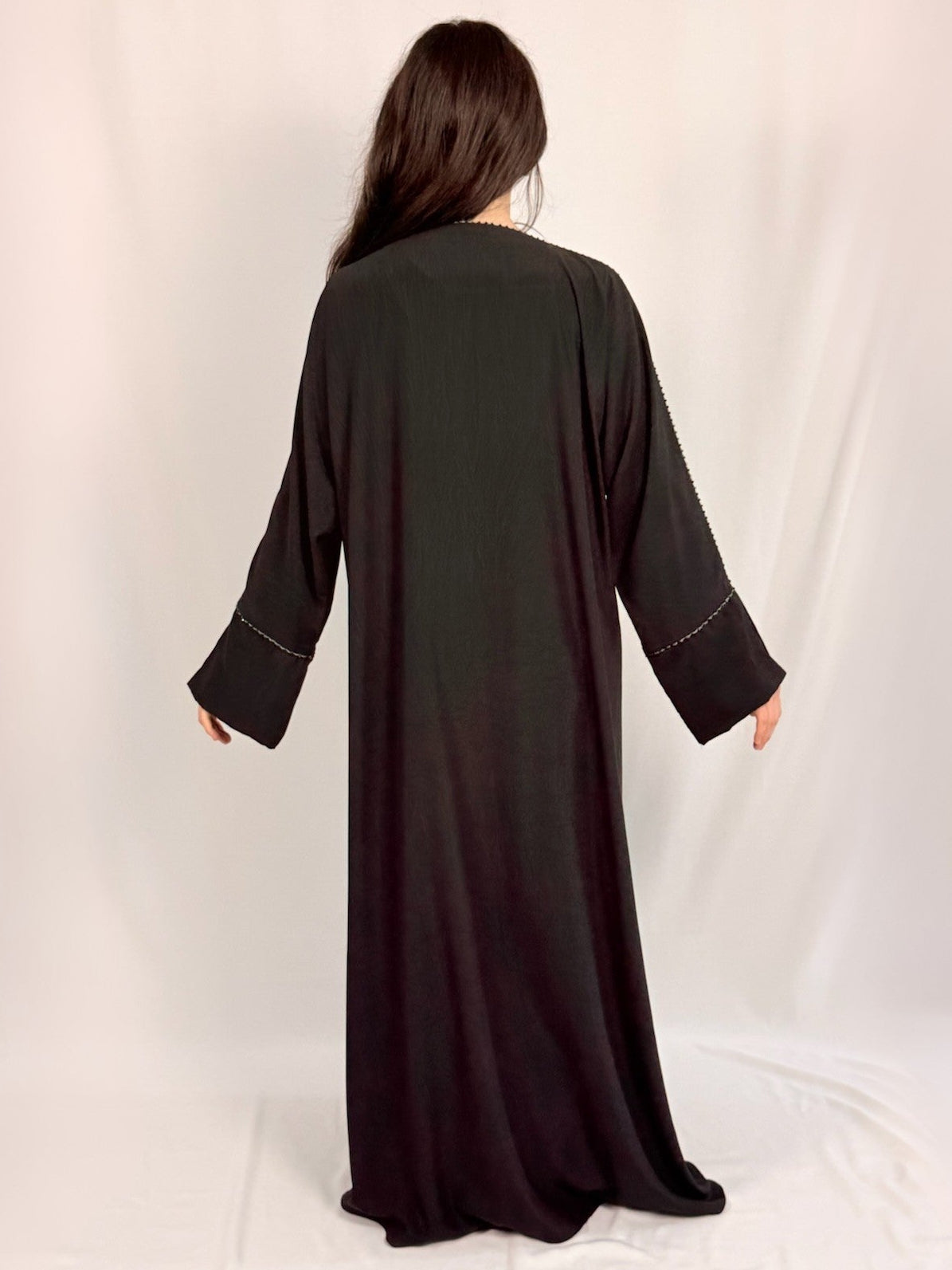 Samara Essentiel Black Abaya vue dos coupe droite fluide