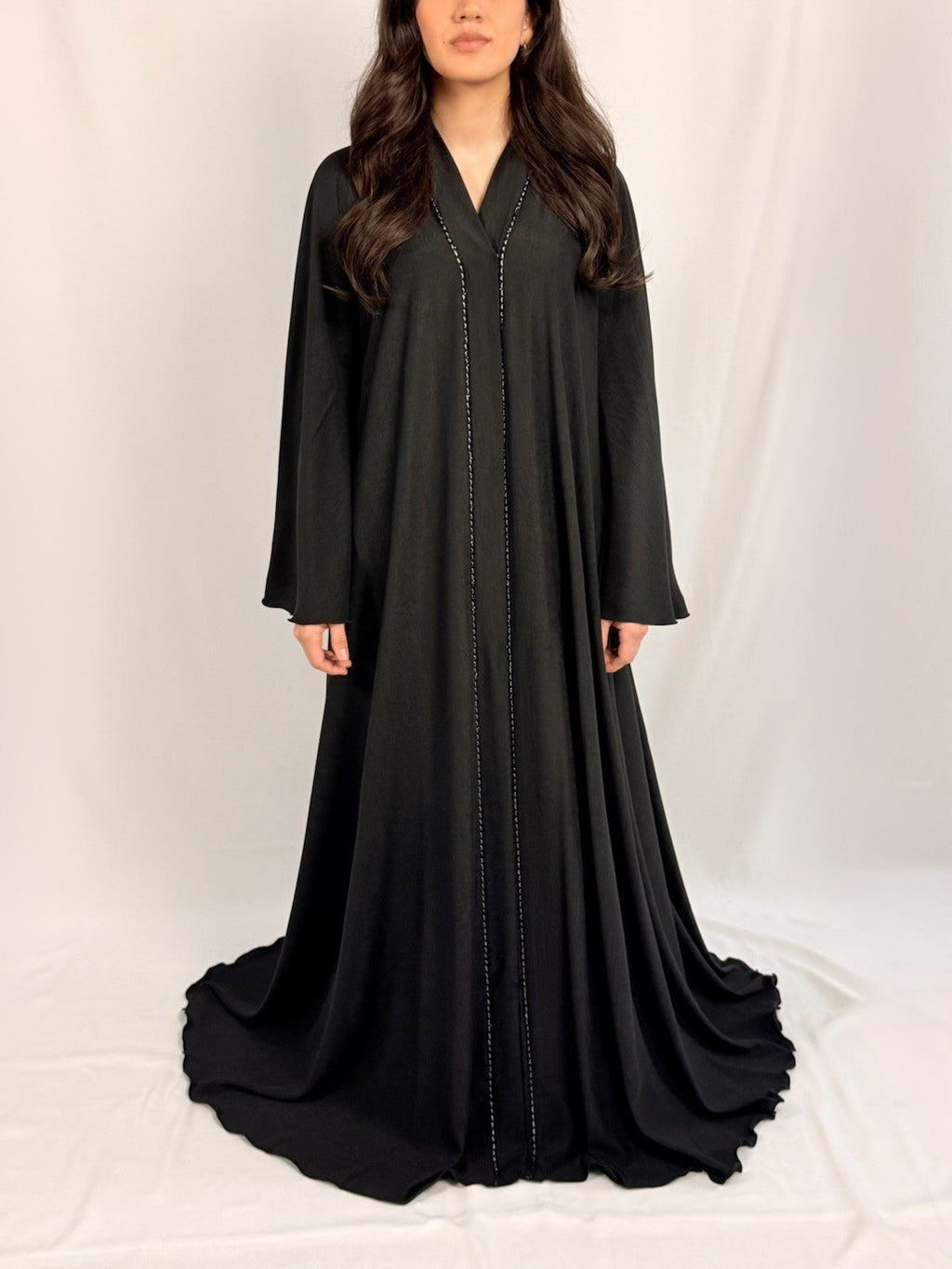 Samara Dalhia Abaya noire coupe évasée umbrella avec perles sur tout le devant livraison Belgique France