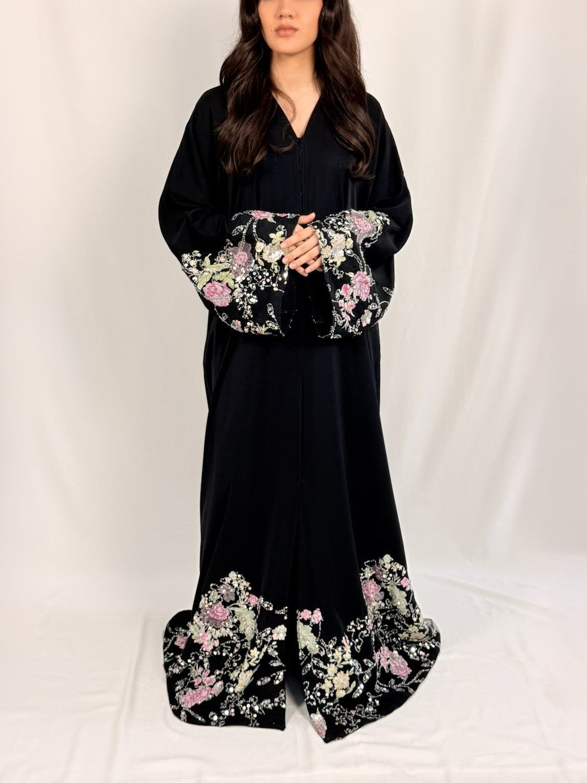 Samara Abaya Jardin de Fleurs coupe ample avec motifs floraux en bas
