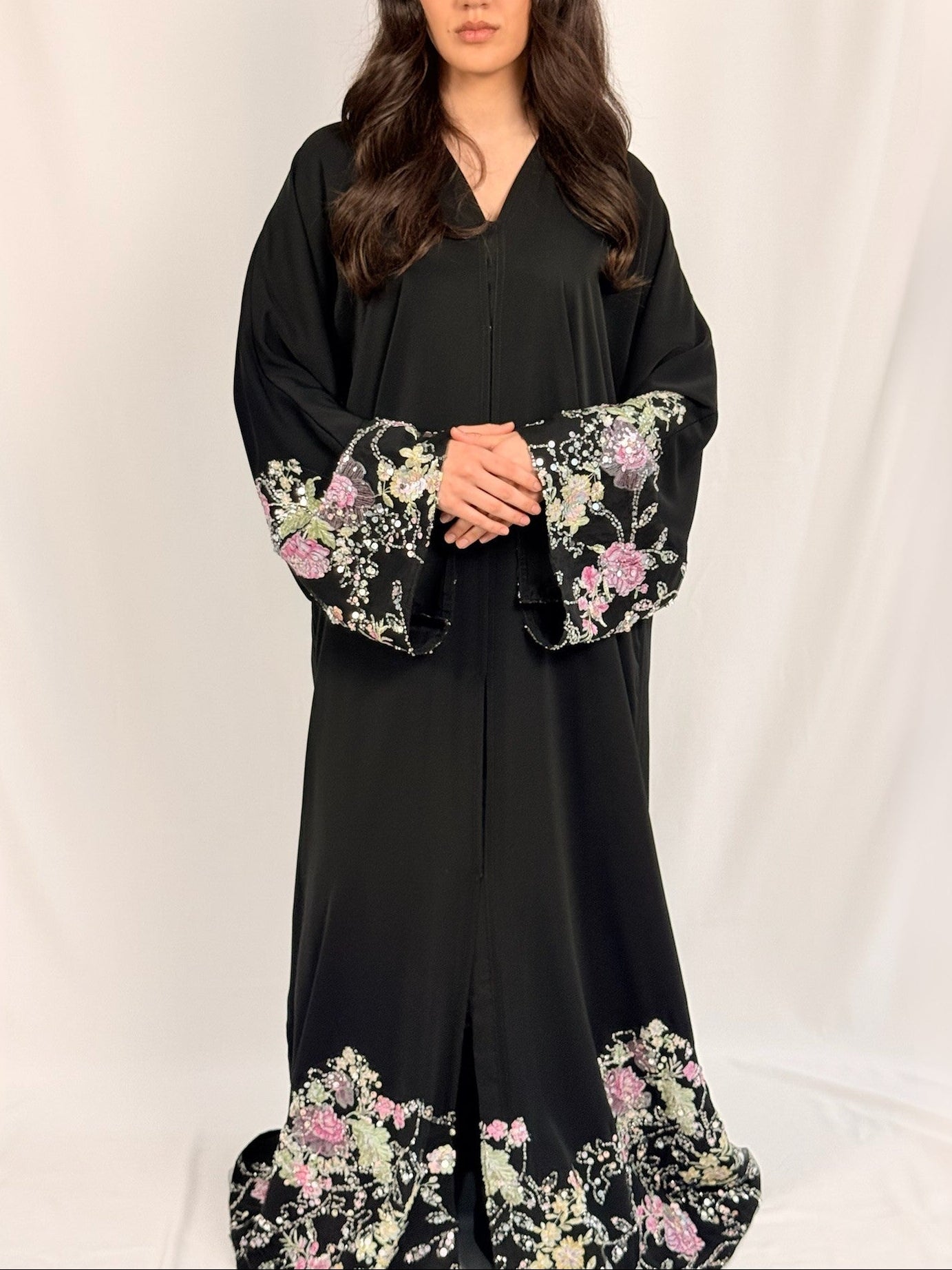 Samara Abaya Jardin de Fleurs coupe ample avec motifs floraux en bas evasée