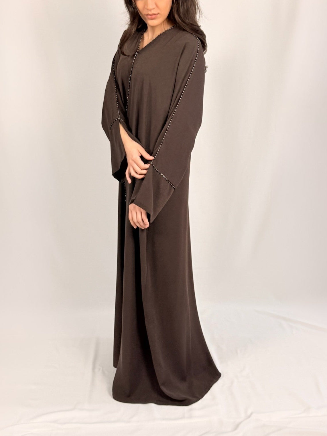 Samara Essentiel Marron Glacé Abaya minimaliste disponible en Belgique et France