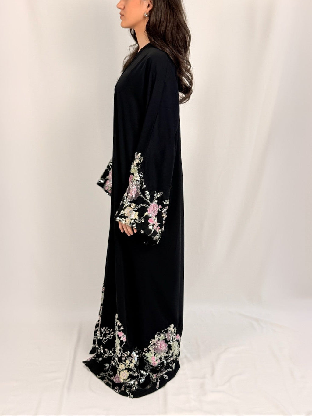 Samara Abaya Jardin de Fleurs coupe ample avec motifs floraux en bas évasée et ample