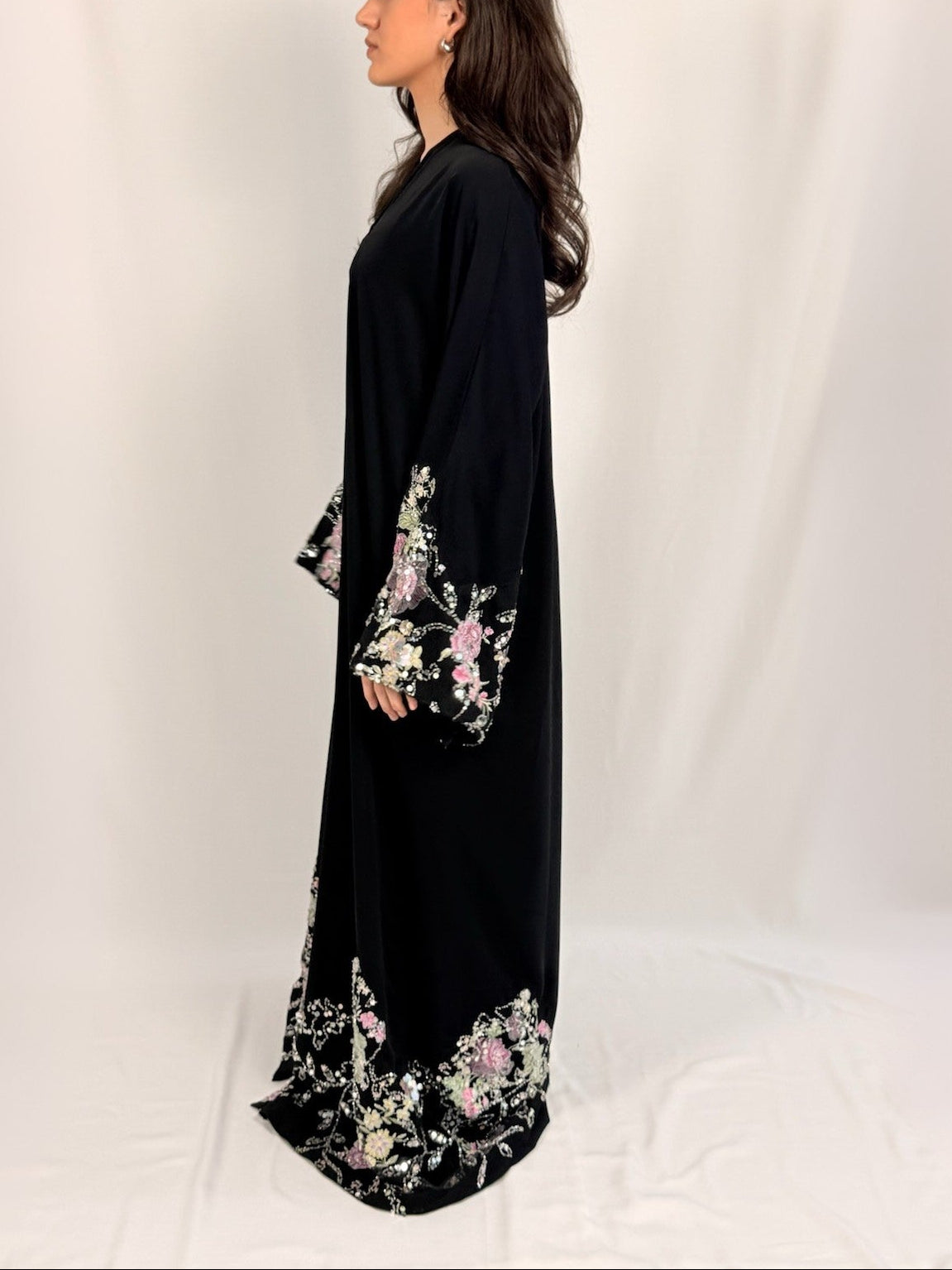 Samara Abaya Jardin de Fleurs coupe ample avec motifs floraux en bas évasée et ample