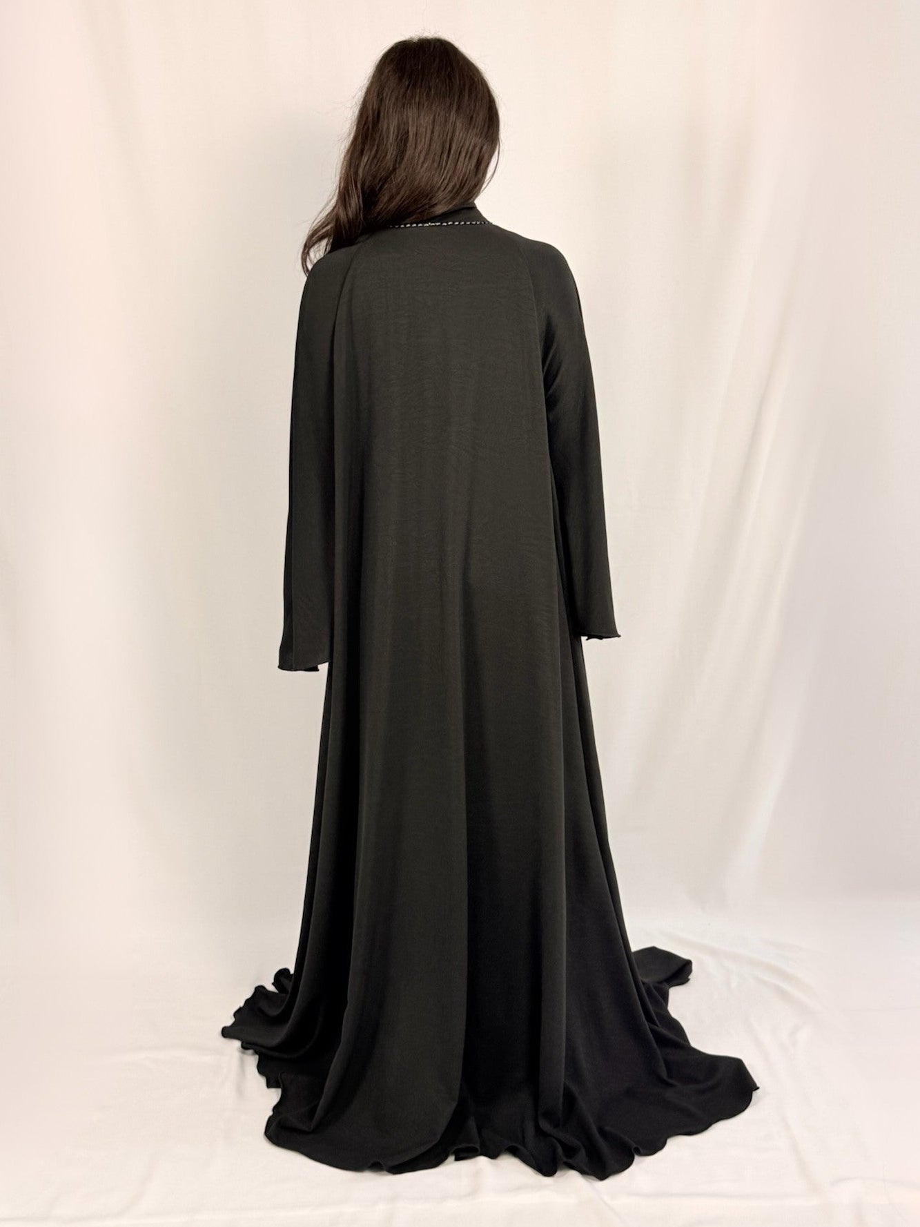 Samara Dalhia Abaya noire vue dos coupe ample évasée